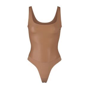 SKIMS FAUX LEATHER SCOOP BODYSUIT / SIENNA